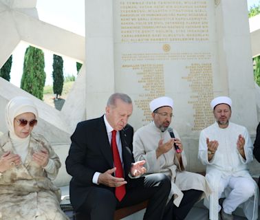 Erdoğan lauds heroic fight against putschists on July 15, 2016