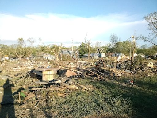 Kansas man captures video of deadly Westmoreland tornado spinning right above him