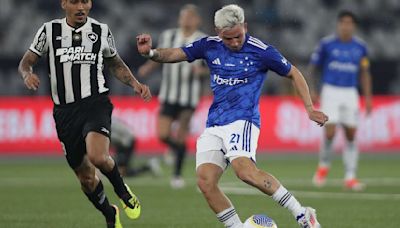 Fora de casa, Cruzeiro vence o líder Botafogo e se aproxima do G4