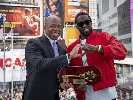 Sean 'Diddy' Combs returns key to New York City in response to video of him attacking singer Cassie | - Times of India