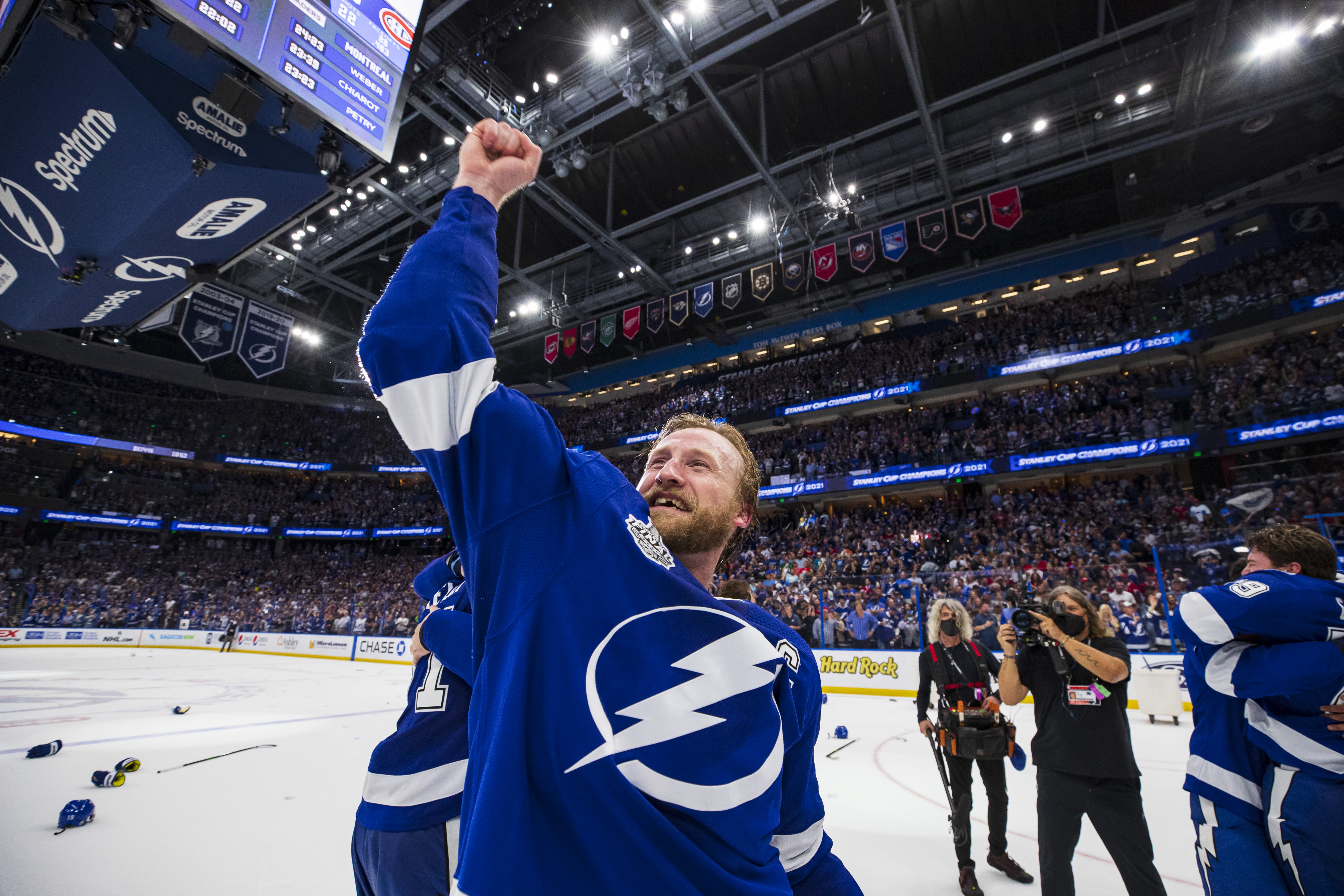 Steven Stamkos pens emotional goodbye to Tampa Bay: 'I'd be lying if I said it wasn't heartbreaking'