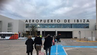 En abril desciende el tráfico aéreo en un 4% en el Aeropuerto de Ibiza