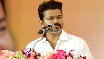 Thalapathy Vijay presents valuable life lesson for students at event; says THIS