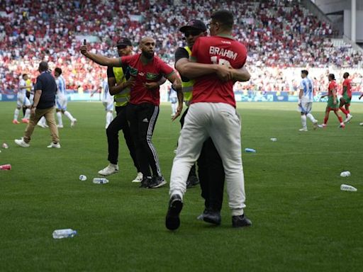 Argentina coach slams chaotic 'scandal' at Olympic soccer match vs Morocco