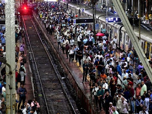 Mumbai Local Train Services: New Train Schedule Aims to Alleviate CSMT Congestion—Find Out What’s Changing