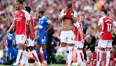 Tras perder la Premier League en la última fecha, Arsenal anunció la salida de 19 jugadores