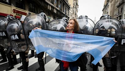 Senado argentino aprova reforma ampla do Estado, de Milei, sob protestos violentos