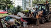 Água baixa e revela destruição e prejuízo nas ruas de Porto Alegre; veja imagens