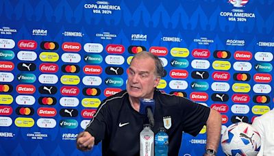 Bielsa explotó en la conferencia de prensa tras el escándalo de los jugadores de Uruguay que se pelearon con los hinchas de Colombia