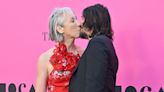 Keanu Reeves y Alexandra Grant: besos y mimos en la alfombra roja