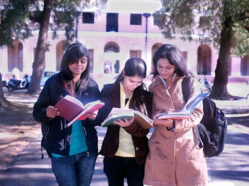 Maharashtra Government Announces Free Higher Educations for Girls from EWS, SEBC, OBC Segments