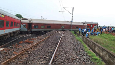 Rail Minister Is 'Fail Minister': Opposition Attacks Centre After Howrah-Mumbai Mail Derails