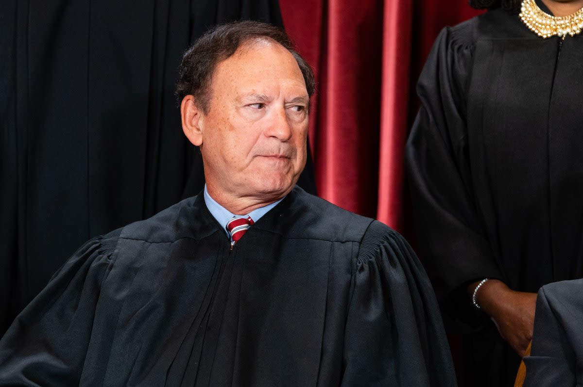 Alito tells Democrats he will not step down from Trump cases