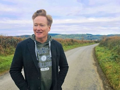 Por qué ver “Conan O’Brien Must Go”, una serie donde el conductor busca aplausos y desata risas mientras viaja por el mundo