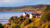 8 Charming Seaside Towns in the U.K. for Beautiful Beaches, Delicious Seafood, and Nautical Pubs