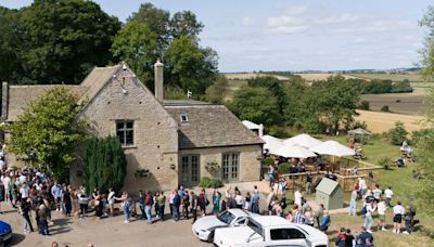 Jeremy Clarkson's Oxfordshire pub 'The Farmer's Dog' gets candid review from TikTok food critic