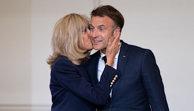 Brigitte Macron : la Première dame ose un rare geste d’amour envers un Emmanuel Macron surpris