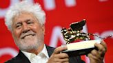 Pedro Almodóvar, León de Oro a la mejor película en Venecia por "La habitación de al lado"