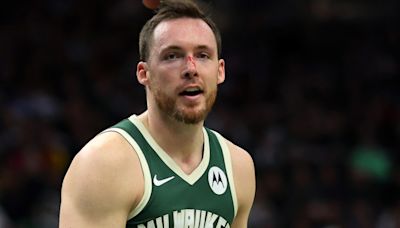 Former Notre Dame guard Pat Connaughton becomes father