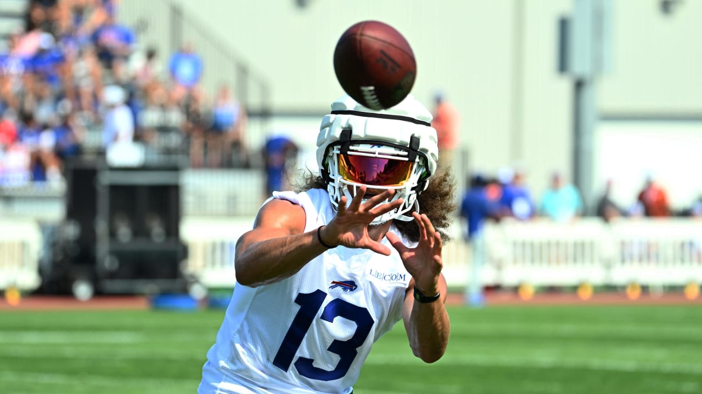 Veteran WR inspires teammates to go barefoot at Bills training camp