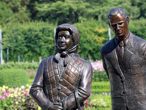 New statue of Queen Elizabeth II, Prince Philip draws criticisms online: 'Take it down'