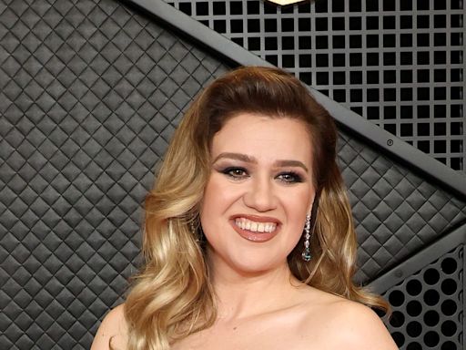 Kelly Clarkson, 41, Says Moving Out Of L.A. Helped Her Lose Weight