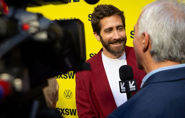 Jake Gyllenhaal's legal blindness helps him in movie roles