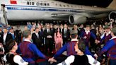 Xi Jinping prosigue su gira europea en Serbia