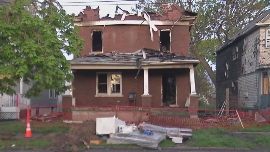 Watch: House explosion in Niagara Falls damages 3 houses, none injured