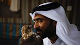 Mundial de Qatar 2022: Khaled, el artista de la cetrería que bromea con Lionel Messi y viaja con sus halcones en avión privado