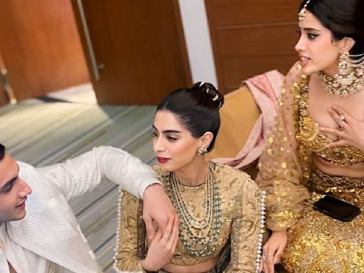 Janhvi Kapoor REACTS As Khushi Kapoor Holds Boyfriend Vedang Raina's Hand At Anant Ambani's Wedding (PHOTO