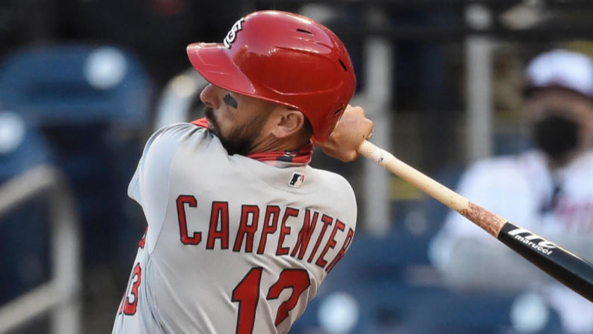 LOOK: Cardinals' Matt Carpenter breaks his bat before making contact with ball