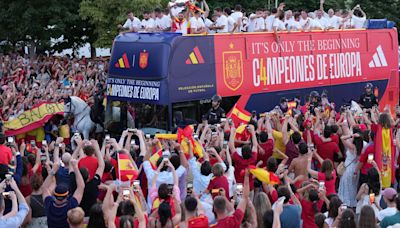 Los mejores momentos de la celebración de la Eurocopa por las calles de Madrid