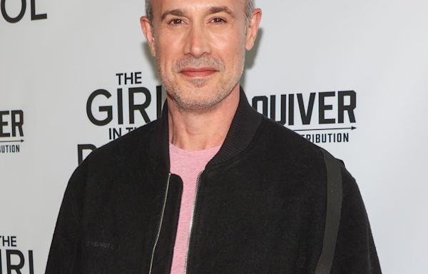 Freddie Prinze Jr. Reveals Secret About She's All That You Have to See to Believe - E! Online