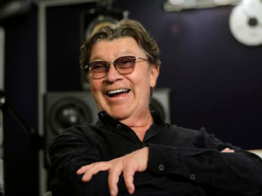 Eric Clapton, Van Morrison and Bob Weir will honor Robbie Robertson at the Forum