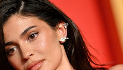 Maquillaje solo con corrector de ojeras: la técnica del 6 de Kylie Jenner (y otros trucos de la magnate de la belleza)