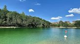 The stunning open air swimming lake just 15 minutes from Croydon where the water is crystal clear