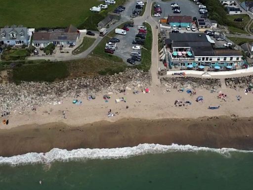 Cornwall tourist beach left with no public toilets