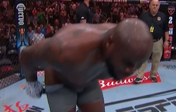 UFC News: Derrick Lewis Bares All to St. Louis Crowd After Huge Knockout