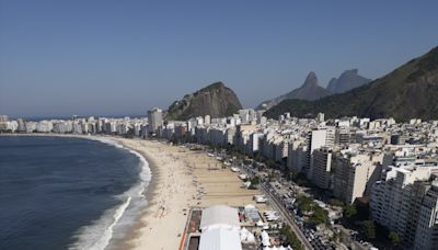 Primeiro ensaio de Madonna em Copacabana tem Pabllo Vittar, ritmistas e fala com público: 'Oi Brasil, vocês estão me ouvindo?'; vídeo
