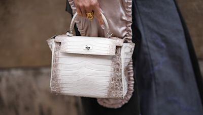 Si vous avez déniché un sac de luxe dans le placard de votre grand-mère, vous allez peut-être faire fortune