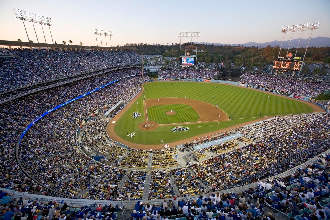 Fans Help MLB Set Attendance Records Over Father’s Day Weekend