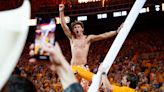 A dash onto the field, a shutter click and a Tennessee football photo for the ages | Toppmeyer