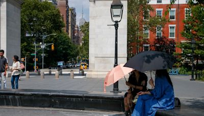 Alerta: 43% menos centros públicos para evadir el calor de 85F en feriado Juneteenth en Nueva York - El Diario NY