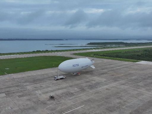 內地首款自主研製載人飛艇完成旅遊場景演示飛行