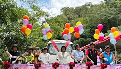 雲林草嶺幸福巴士通車 司機兼導遊帶你走讀在地