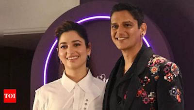 Vijay Varma’s phone screen has THIS lovely picture of his lady love Tamannaah Bhatia | - Times of India