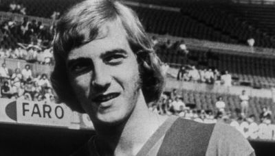 El Barcelona lamenta la muerte de Neeskens