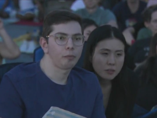 “Top Gun” sequel is enjoyed by crowd aboard flight deck at Intrepid for Fleet Week