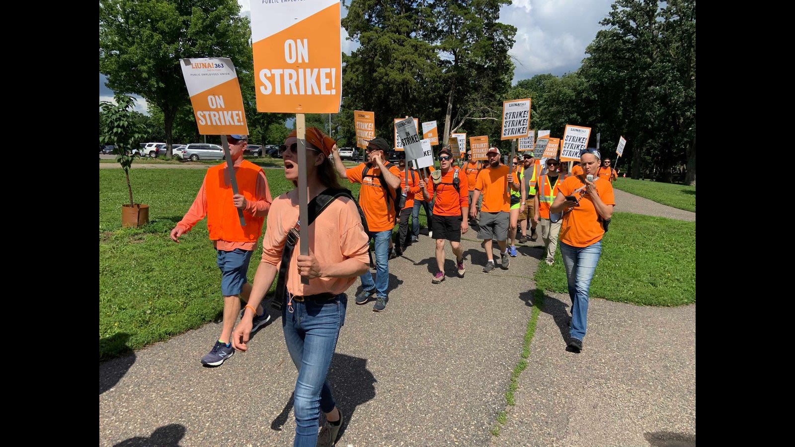 Minneapolis Park Board workers on strike against concessions demanded by Democratic Party